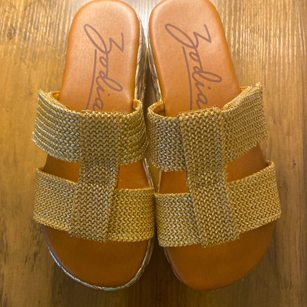 Zodiac Tan Woven Platform Sandals size 8.5 - Picture 2 of 7